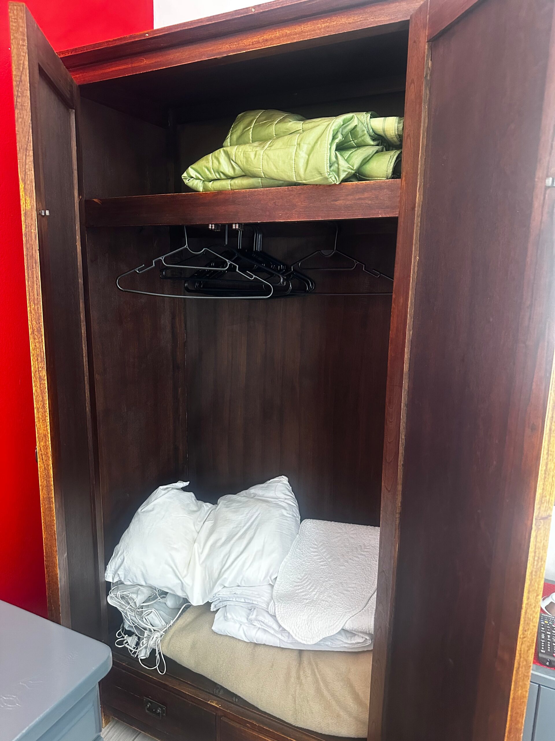 Hanging wooden closet DEMO - COLLECTION ONLY - Image 2